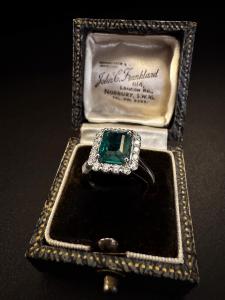 Anello  con  Smeraldo  e  Diamanti. 